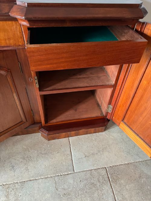 VICTORIAN MAHOGANY FOUR DOOR SIDEBOARD - ADDITIONAL PHOTO 9