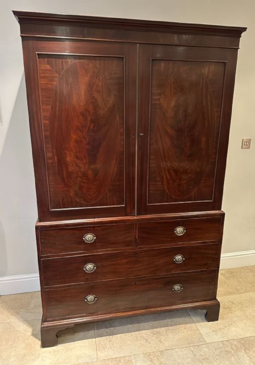 george iii flame mahogany linen press - CATEGORY: ANTIQUE CUPBOARDS - DATED GEORGIAN