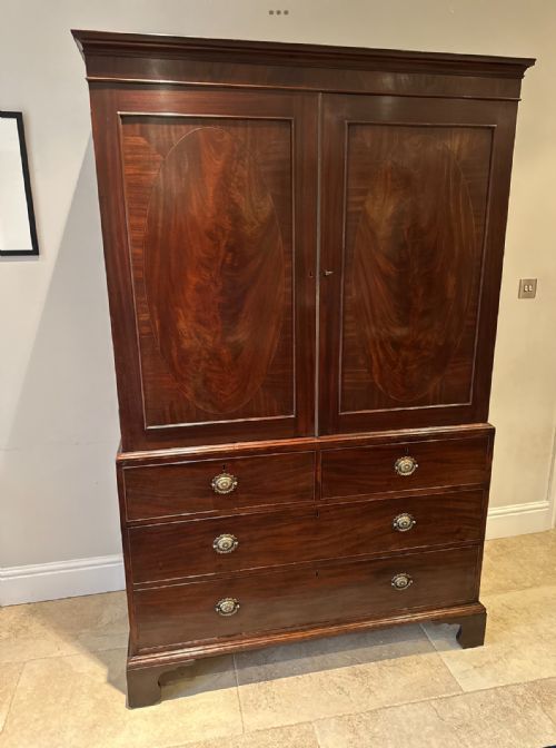 GEORGE III FLAME MAHOGANY LINEN PRESS - ADDITIONAL PHOTO 2