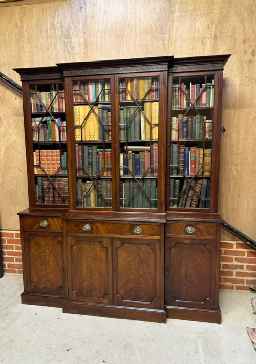 FINE QUALITY GEORGIAN STYLE MAHOGANY BREAKFRONT BOOKCASE - ADDITIONAL PHOTO 13