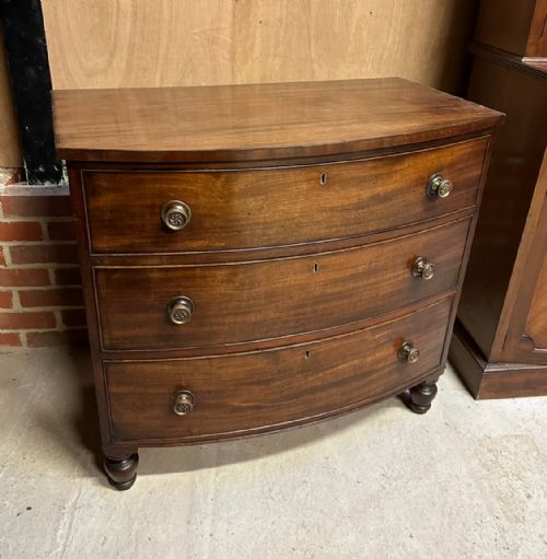 EARLY VICTORIAN MAHOGANY BOW FRONT CHEST - ADDITIONAL PHOTO 3