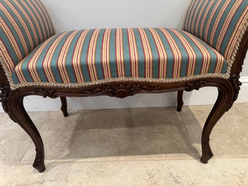 AN EDWARDIAN FRENCH WALNUT WINDOW SEAT - ADDITIONAL PHOTO 1