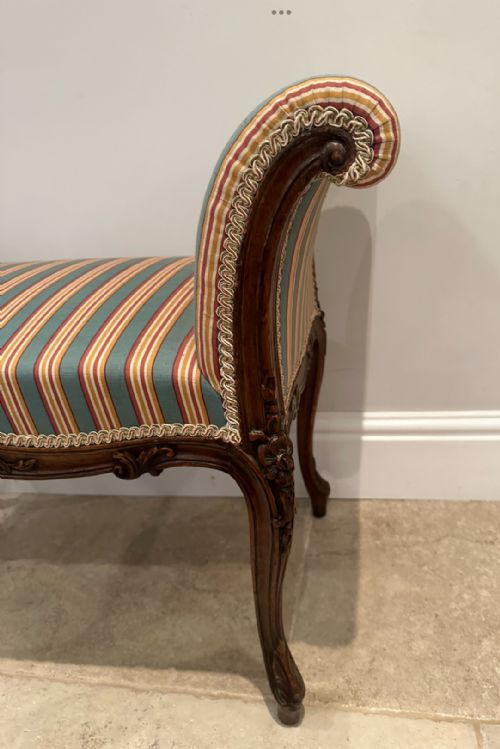 AN EDWARDIAN FRENCH WALNUT WINDOW SEAT - ADDITIONAL PHOTO 2