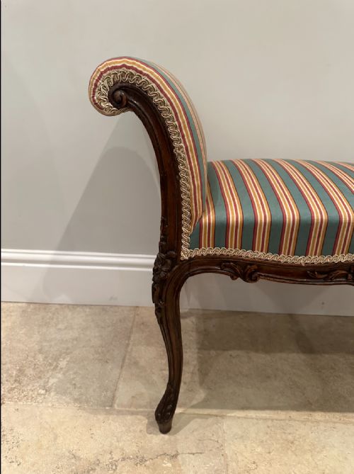 AN EDWARDIAN FRENCH WALNUT WINDOW SEAT - ADDITIONAL PHOTO 3
