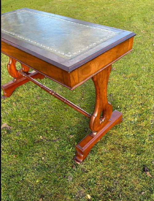 VICTORIAN MAHOGANY WRITING TABLE - ADDITIONAL PHOTO 3