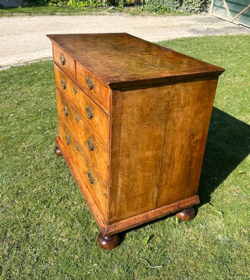 queen anne walnut chest - CATEGORY: ANTIQUE CHEST OF DRAWERS - DATED 18TH CENTURY