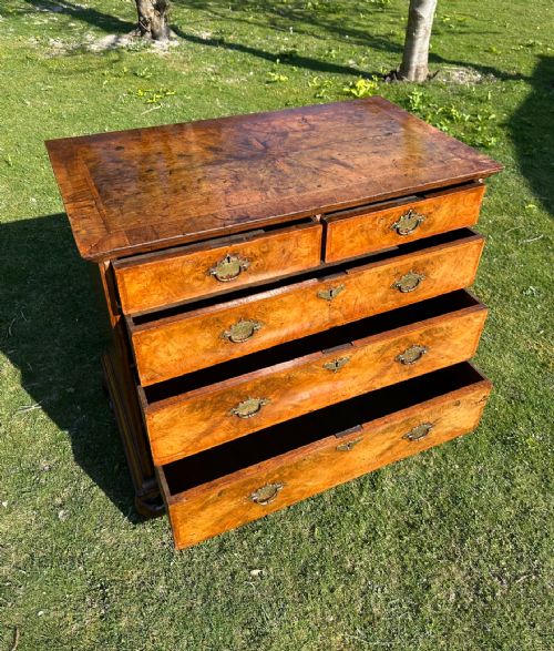 QUEEN ANNE WALNUT CHEST - ADDITIONAL PHOTO 7