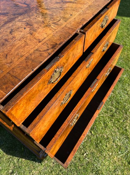 QUEEN ANNE WALNUT CHEST - ADDITIONAL PHOTO 8