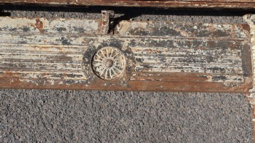 GEORGIAN DECORATIVE CAST FIRE SURROUND - ADDITIONAL PHOTO 2