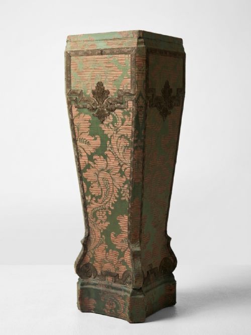 19THC COUNTRY HOUSE SILK DISPLAY COLUMN