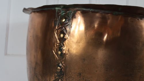 19THC LARGE COPPER RIVETED POT - ADDITIONAL PHOTO 2