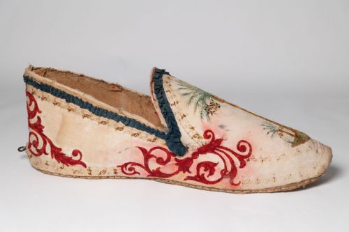 GIANT SHOE - ADDITIONAL PHOTO 9