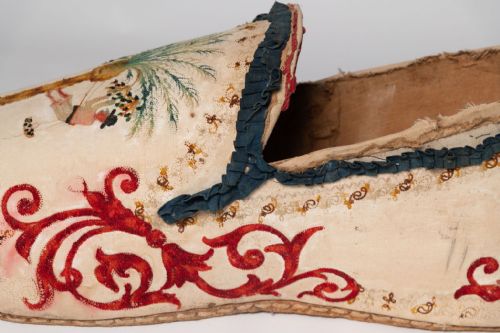 GIANT SHOE - ADDITIONAL PHOTO 11