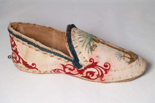 GIANT SHOE - ADDITIONAL PHOTO 12