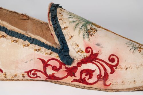 GIANT SHOE - ADDITIONAL PHOTO 13