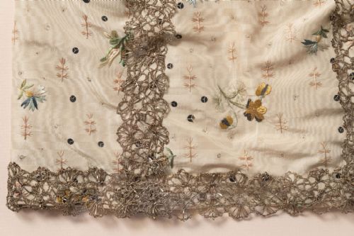 ANTIQUE FRAMED DRESS - ADDITIONAL PHOTO 2