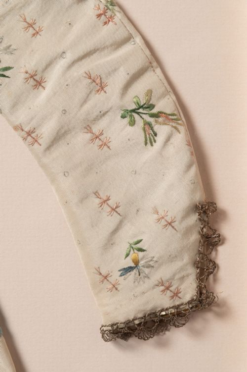 ANTIQUE FRAMED DRESS - ADDITIONAL PHOTO 3