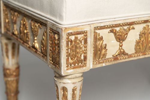 PAIR OF ANTIQUE ITALIAN STOOLS - ADDITIONAL PHOTO 4