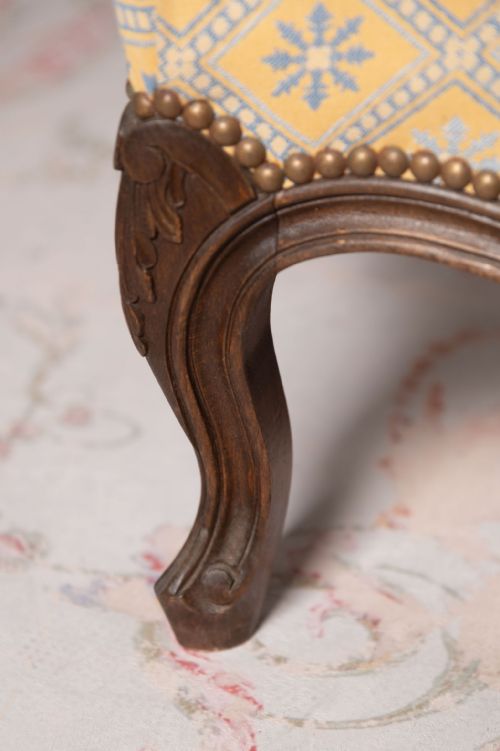 FRENCH STOOL READY FOR UPHOLSTERY - ADDITIONAL PHOTO 1