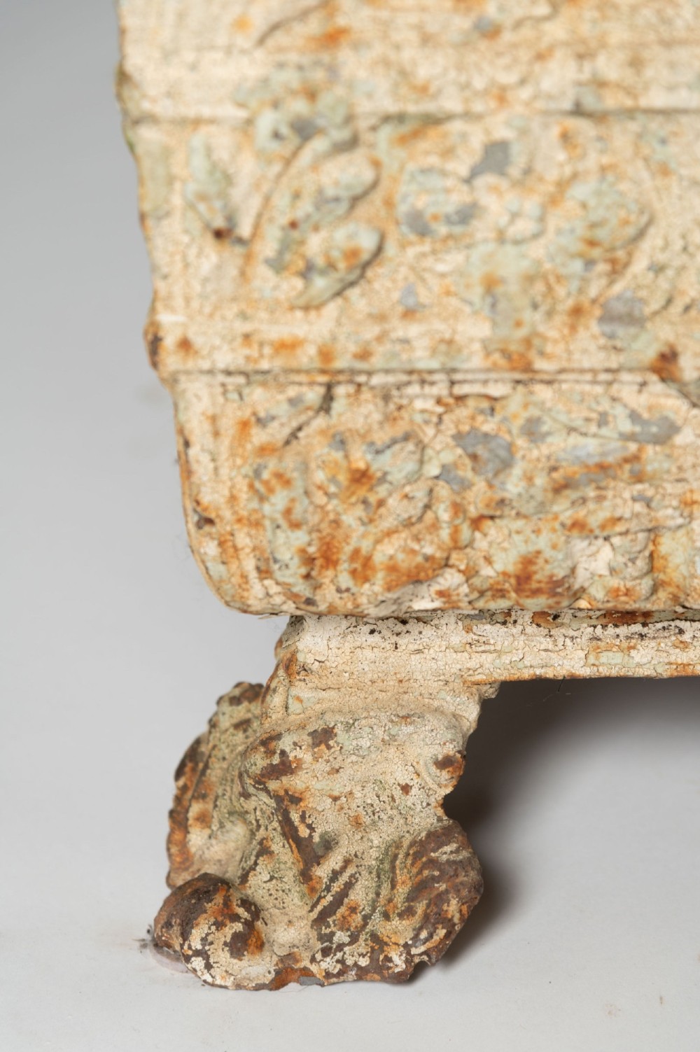 A 19th-century French rectangular cast iron planter featuring distressed off-white paint, detailed acanthus leaf relief, and short paw feet. View VII