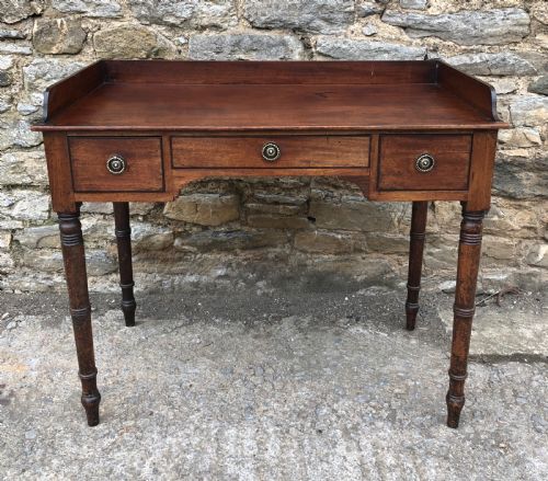Antique Georgian Mahogany Side Table