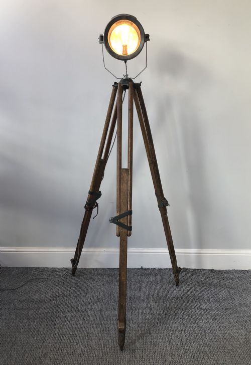 fig 1. WWI Industrial Lorry Lamp Mounted to a Tripod