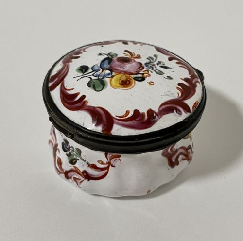 18th Century Georgian Bilston Enamel Pill Box