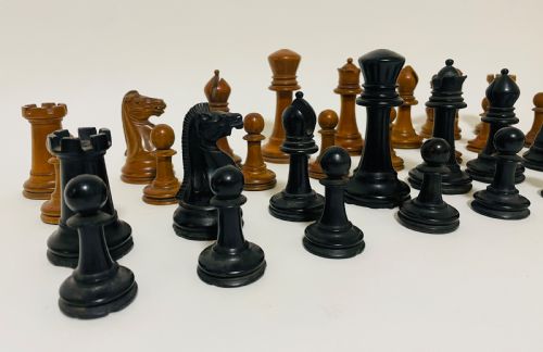 fig 1. Antique Early Victorian Staunton Pattern Weighted Chess Set