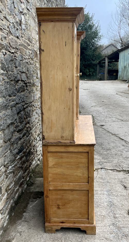 fig 3. Antique Georgian Pine Dresser