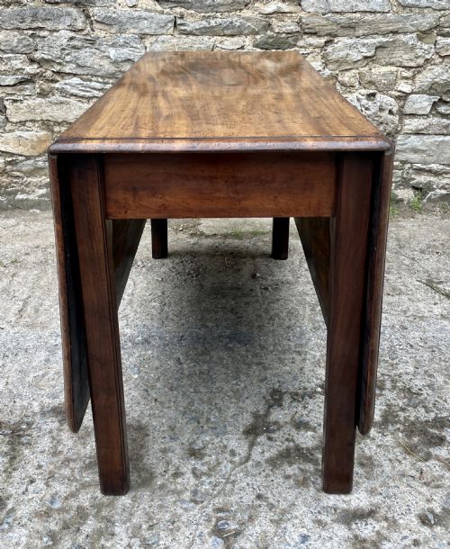 fig 2. George III Mahogany Gateleg Dining Table