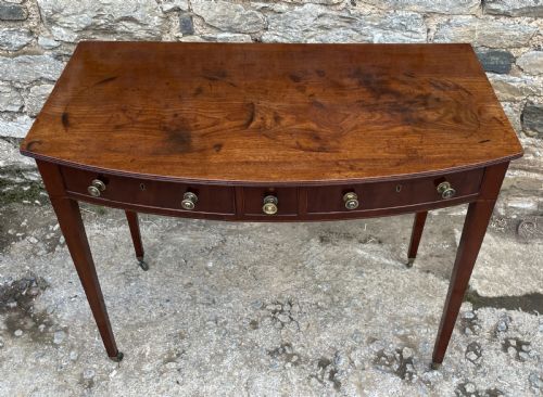fig 1. Georgian Mahogany Bow Front Table