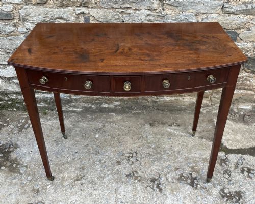 fig 2. Georgian Mahogany Bow Front Table