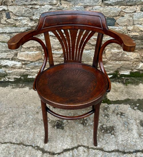 fig 1. Antique Thonet Bentwood Chair