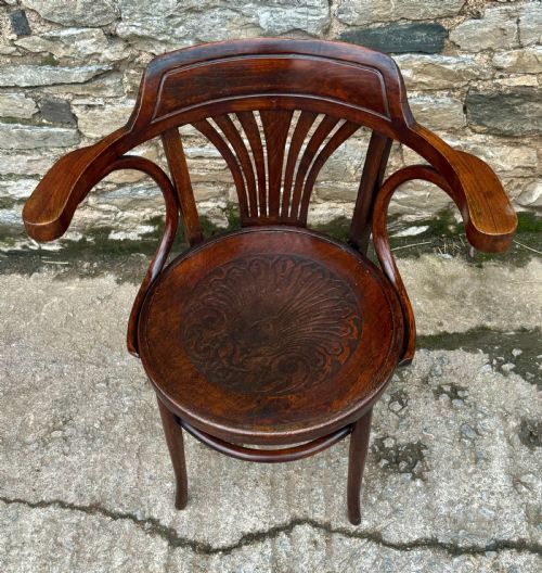 fig 2. Antique Thonet Bentwood Chair