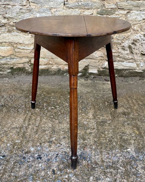 fig 1. Georgian Oak Cricket Table