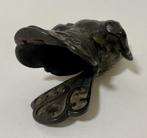 fig 2. Antique Bronze Dog Letter Clip