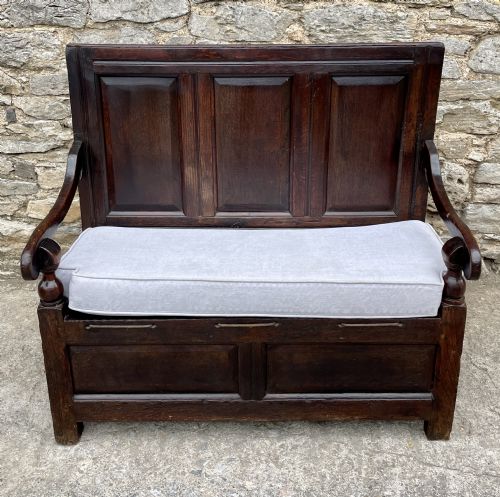 Early 18th Century Oak Settle