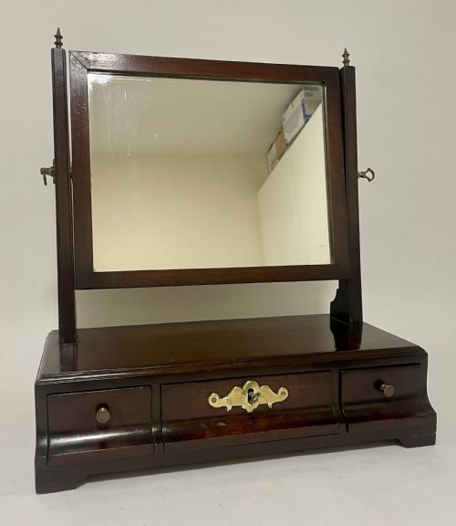 fig 1. George III Mahogany Swing Dressing Table Mirror
