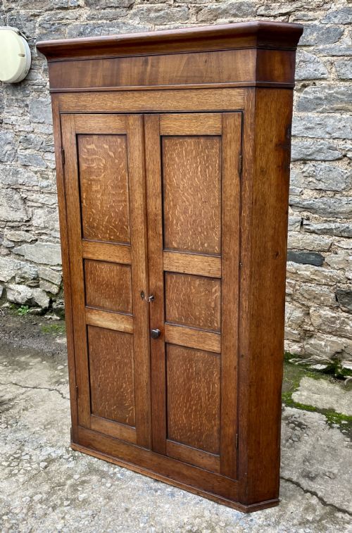 GEORGIAN OAK FLOOR STANDING CORNER CUPBOARD - ADDITIONAL PHOTO 3