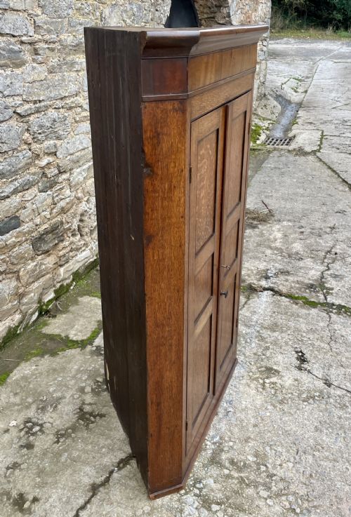 GEORGIAN OAK FLOOR STANDING CORNER CUPBOARD - ADDITIONAL PHOTO 4