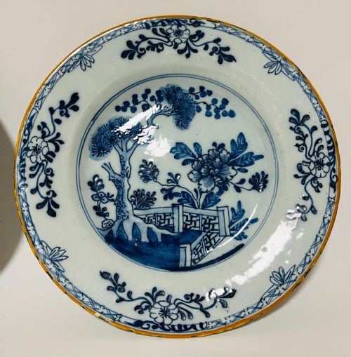 PAIR OF 18TH CENTURY DUTCH DELFT PLATES - ADDITIONAL PHOTO 1