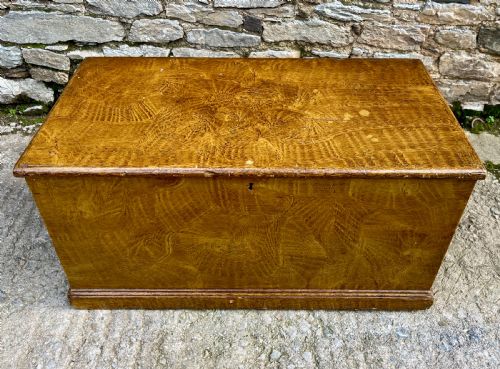 VICTORIAN PINE BLANKET BOX IN THE ORIGINAL PAINT - ADDITIONAL PHOTO 1