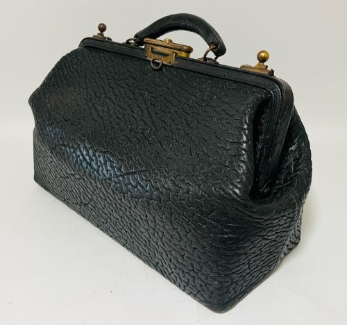 fig 1. Antique Leather Gladstone Bag