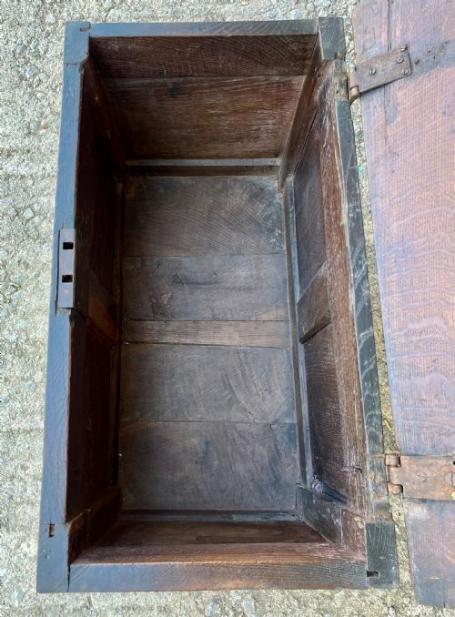 SMALL 18TH CENTURY OAK COFFER - ADDITIONAL PHOTO 8
