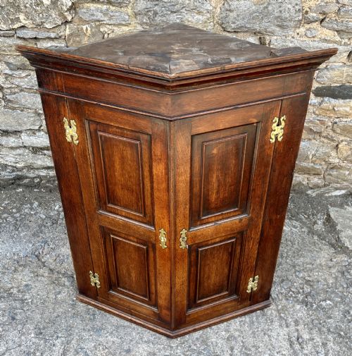 GEORGIAN OAK HANGING CORNER CUPBOARD - ADDITIONAL PHOTO 1
