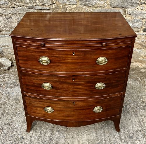 fig 2. Georgian Mahogany Bachelors Chest of Drawers