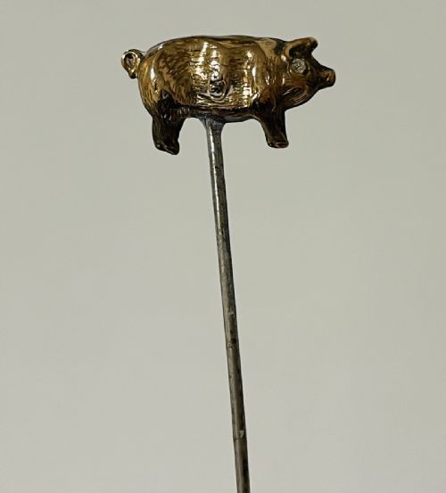 9ct Gold Pig Hat Pin