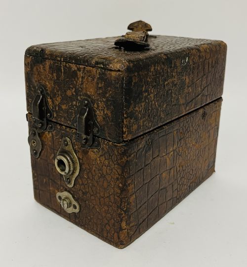 fig 1. Peter Pan Portable Picnic Gramophone