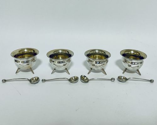 SET OF 4 VICTORIAN SILVER CAULDRON SALTS AND SPOONS - ADDITIONAL PHOTO 1