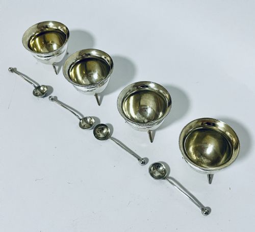 SET OF 4 VICTORIAN SILVER CAULDRON SALTS AND SPOONS - ADDITIONAL PHOTO 2